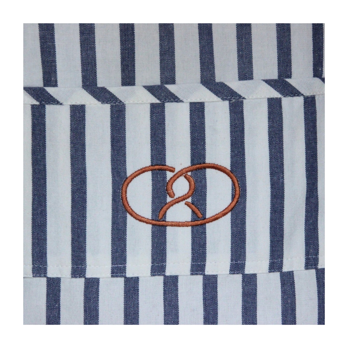 Danishville. Kinderschürze Blau - Weiß mit Brezel