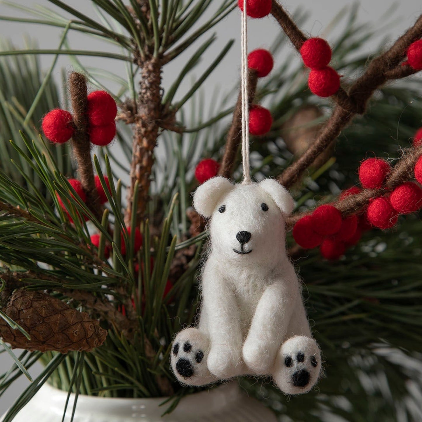 Gry Sif. Filz - kleiner Eisbär sitzend Anhänger