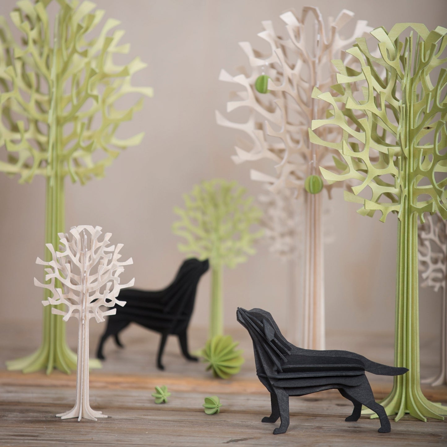 LOVI. Holzfigur Labrador 15cm