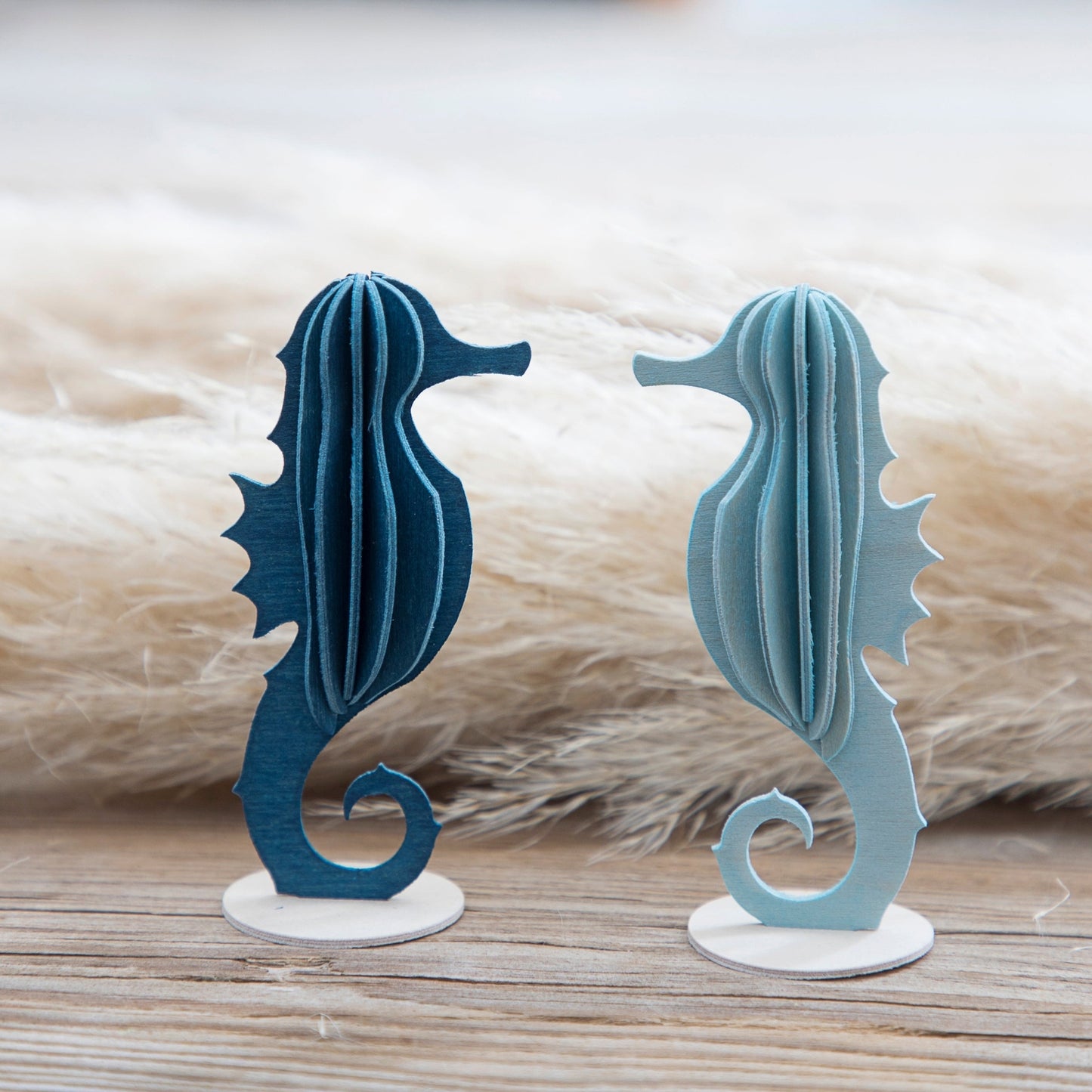 LOVI. Holzfigur Seepferdchen