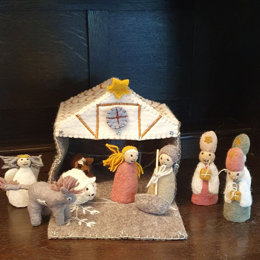Gry & Sif - Krippe mit Filzfiguren Weihnachten Gesamt